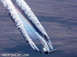 Uçaklar arkalarında neden bulut bırakıyorlar?