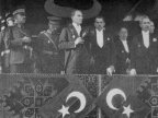 1929 - Cumhuriyet Bayram geit trenini izlerken